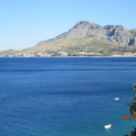Apartments Lozina On The Beach Omiš Esterno foto