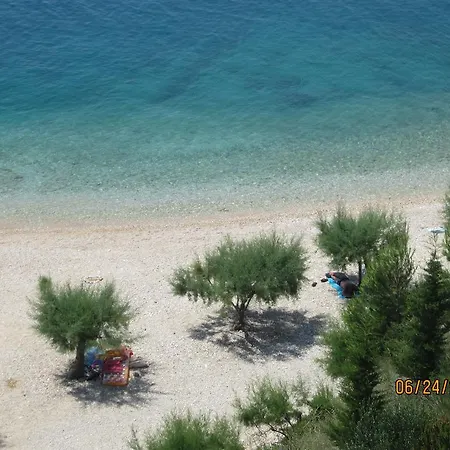 Apartments Lozina On The Beach Omiš Esterno foto